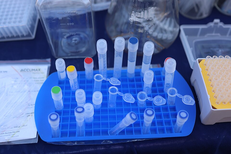 生物实验用离心管与移液耗材（产业示意）